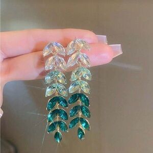 Elegant Gradient Leaf Drop Earrings - Green and Clear